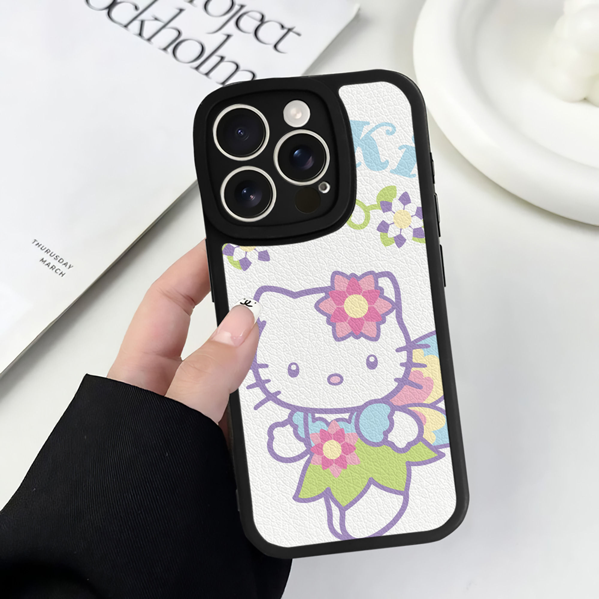 （画像用） Hello Kitty ハローキティ 【iPhone 16シリーズ対応】シリコンスマホケース（レザー調） 材質：シリコン